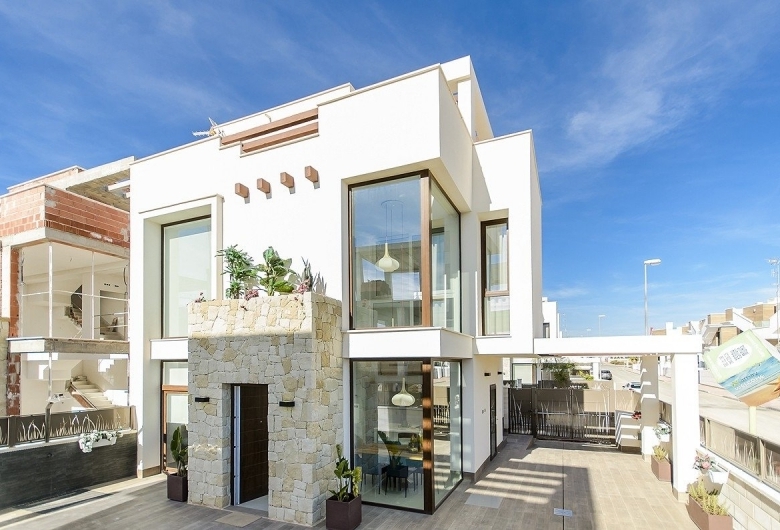 VILLA DE OBRA NUEVA EN PLAYA HONDA(LA MANGA).