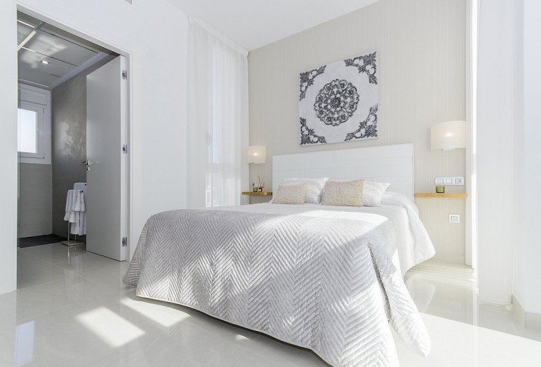 VILLA DE OBRA NUEVA EN PLAYA HONDA(LA MANGA).