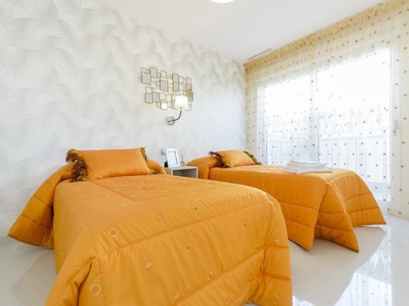 VILLA DE OBRA NUEVA EN PLAYA HONDA(LA MANGA).