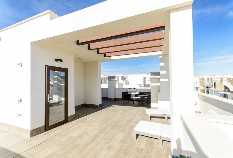 VILLA DE OBRA NUEVA EN PLAYA HONDA(LA MANGA).