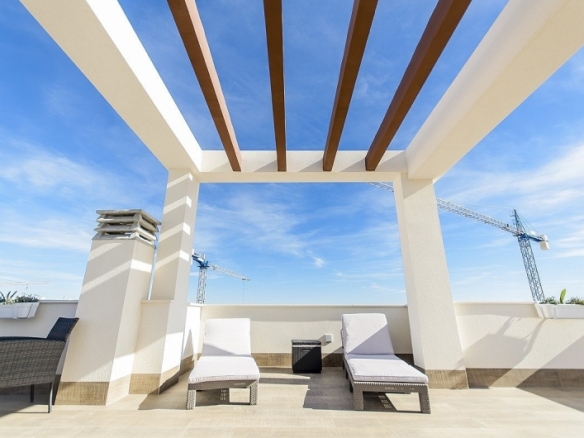 VILLA DE OBRA NUEVA EN PLAYA HONDA(LA MANGA).