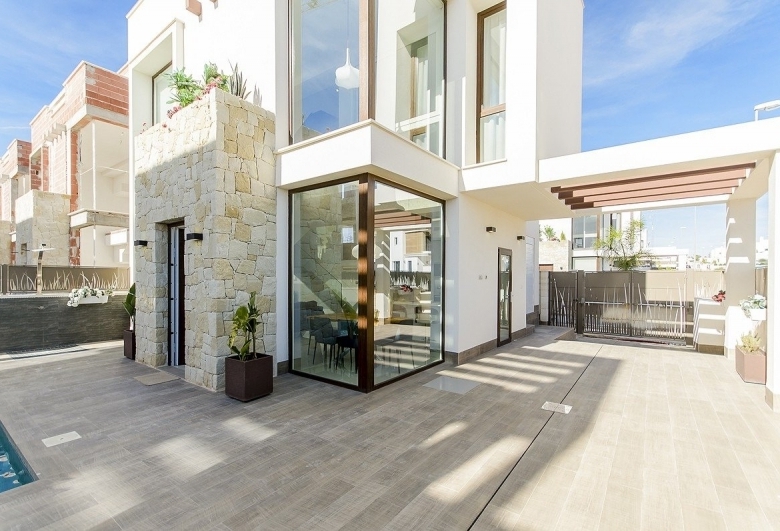 VILLA DE OBRA NUEVA EN PLAYA HONDA(LA MANGA).