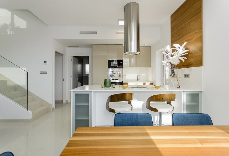 VILLA DE OBRA NUEVA EN PLAYA HONDA(LA MANGA).