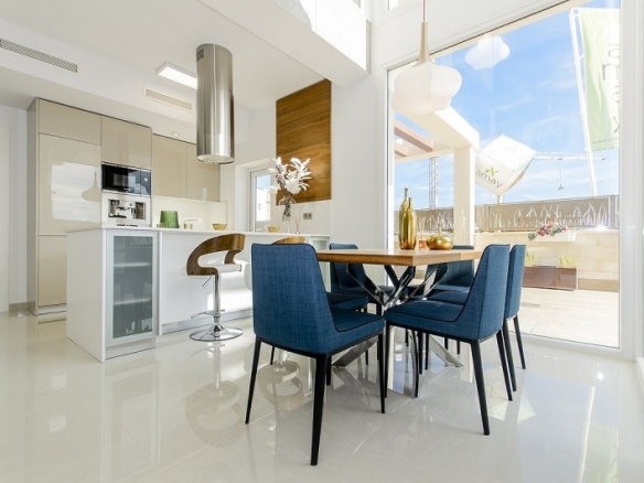 VILLA DE OBRA NUEVA EN PLAYA HONDA(LA MANGA).