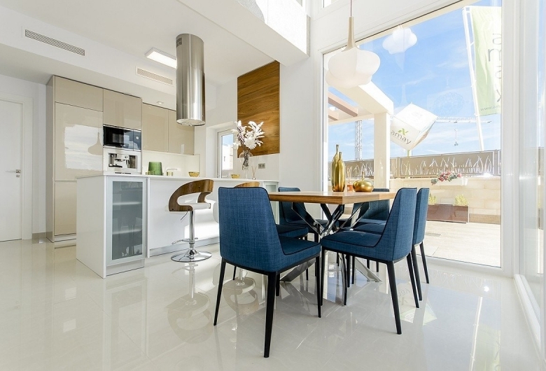 VILLA DE OBRA NUEVA EN PLAYA HONDA(LA MANGA).