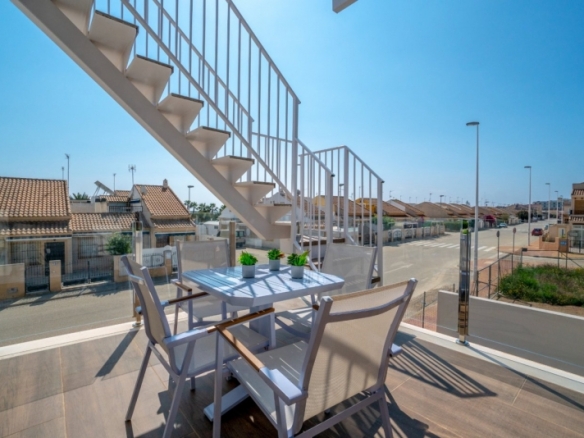RESIDENCIAL CON BUNGALOWS CON PISCINA COMUNITARIA EN SAN PEDRO DEL PINATAR!!!