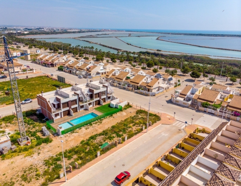RESIDENCIAL CON BUNGALOWS CON PISCINA COMUNITARIA EN SAN PEDRO DEL PINATAR!!!