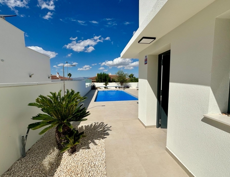 VILLA DE UNA PLANTA, TOTALMENTE PERSONALIZABLE EN CIUDAD QUESADA