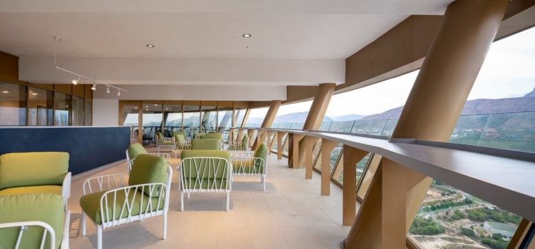 EXCLUSIVO APARTAMENTO EN RASCACIELOS ICONICO DE 3 DORMITORIOS CON VISTAS ESPECTACULARES(BENIDORM).
