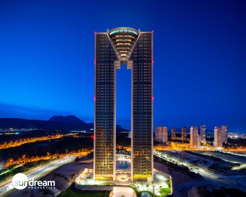 EXCLUSIVO APARTAMENTO EN RASCACIELOS ICONICO DE 3 DORMITORIOS CON VISTAS ESPECTACULARES(BENIDORM).