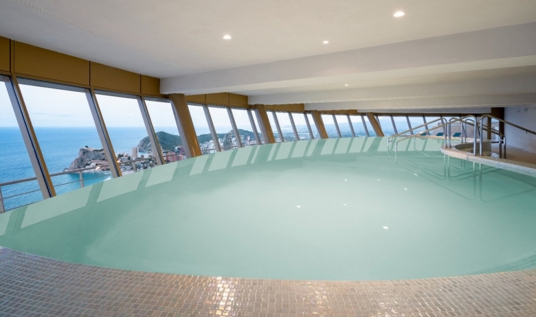 EXCLUSIVO APARTAMENTO EN RASCACIELOS ICONICO DE 3 DORMITORIOS CON VISTAS ESPECTACULARES(BENIDORM).