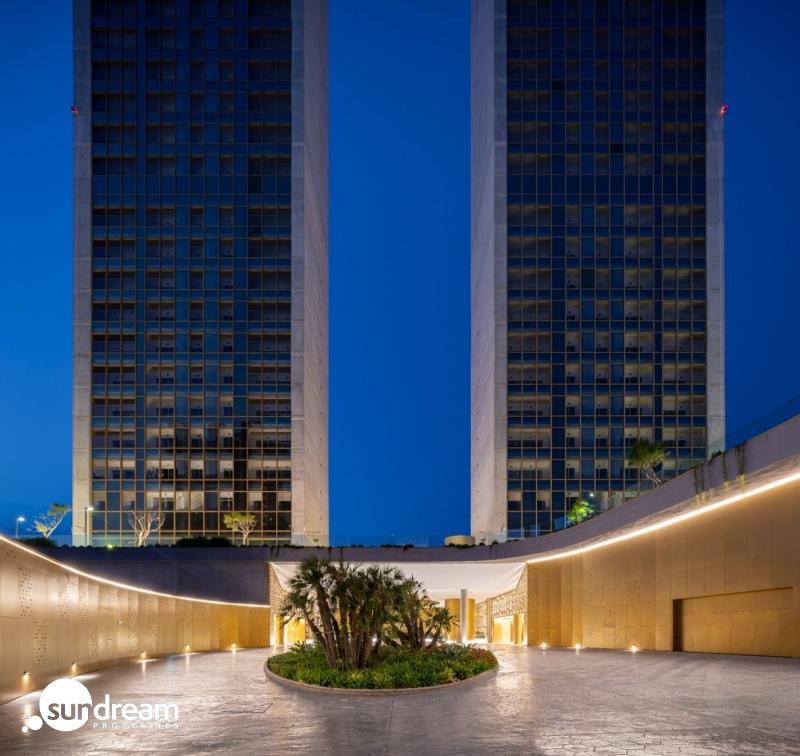 EXCLUSIVO APARTAMENTO EN RASCACIELOS ICONICO DE 3 DORMITORIOS CON VISTAS ESPECTACULARES(BENIDORM).
