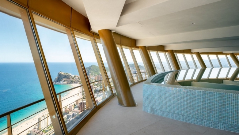 ESTUPENDO APARTAMENTO DE 2 DORMITORIOS EN EDIFICIO ICONICO  CON VISTAS ESPECTACULARES(BENIDORM).