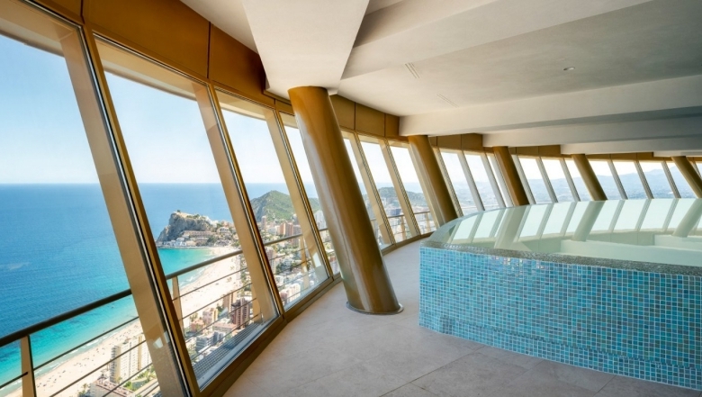 ESTUPENDO APARTAMENTO DE 2 DORMITORIOS EN EDIFICIO ICONICO  CON VISTAS ESPECTACULARES(BENIDORM).