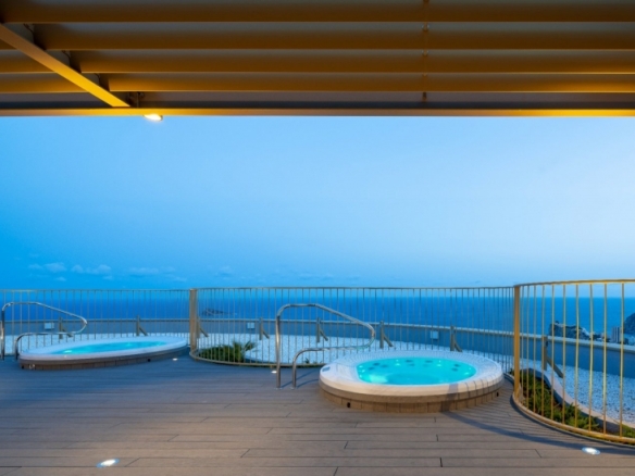 ESTUPENDO APARTAMENTO DE 2 DORMITORIOS EN EDIFICIO ICONICO  CON VISTAS ESPECTACULARES(BENIDORM).
