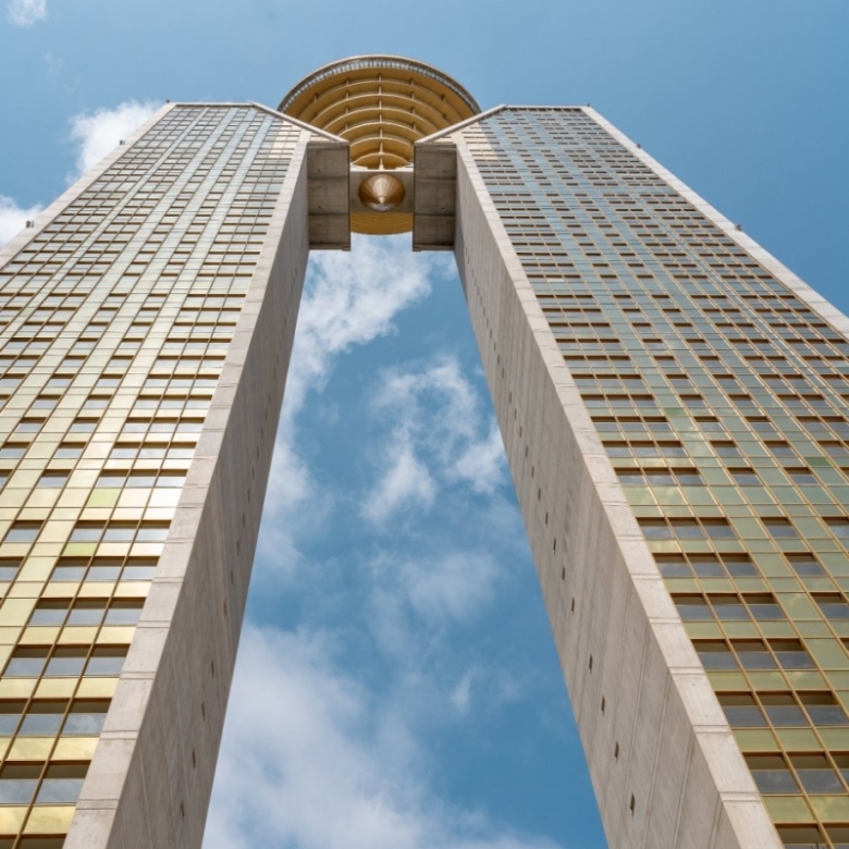 ESTUPENDO APARTAMENTO DE 2 DORMITORIOS EN EDIFICIO ICONICO  CON VISTAS ESPECTACULARES(BENIDORM).