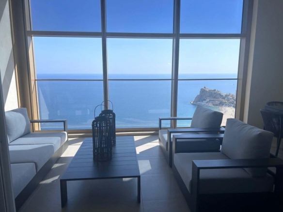 ESTUPENDO APARTAMENTO DE 2 DORMITORIOS EN EDIFICIO ICONICO  CON VISTAS ESPECTACULARES(BENIDORM).