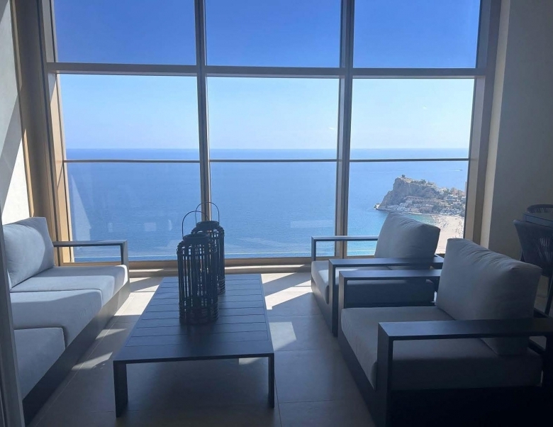 ESTUPENDO APARTAMENTO DE 2 DORMITORIOS EN EDIFICIO ICONICO  CON VISTAS ESPECTACULARES(BENIDORM).