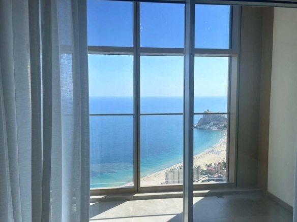 ESTUPENDO APARTAMENTO DE 2 DORMITORIOS EN EDIFICIO ICONICO  CON VISTAS ESPECTACULARES(BENIDORM).