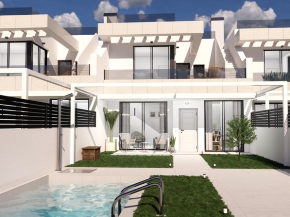 PRECIOSOS ADOSADOS DE 3 DORMITORIOS CON PISCINA Y SOLARIUM EN ROJALES