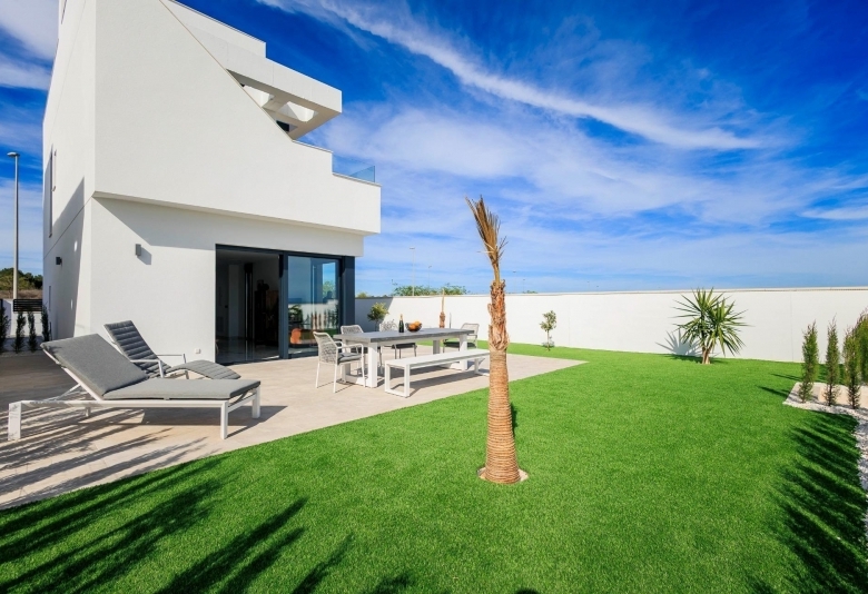VILLAS DE OBRA NUEVA EN PILAR DE LA HORADADA EN EL CAMPO DE GOLF