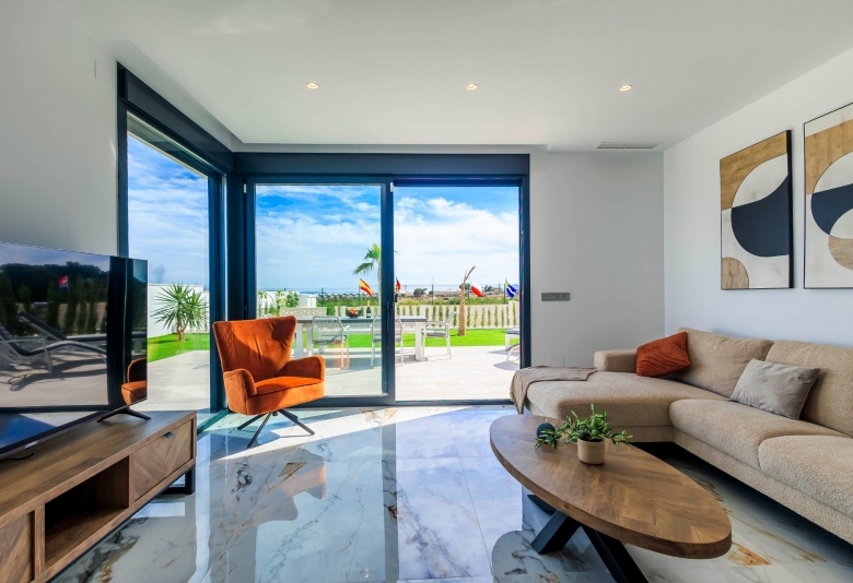 VILLAS DE OBRA NUEVA EN PILAR DE LA HORADADA EN EL CAMPO DE GOLF