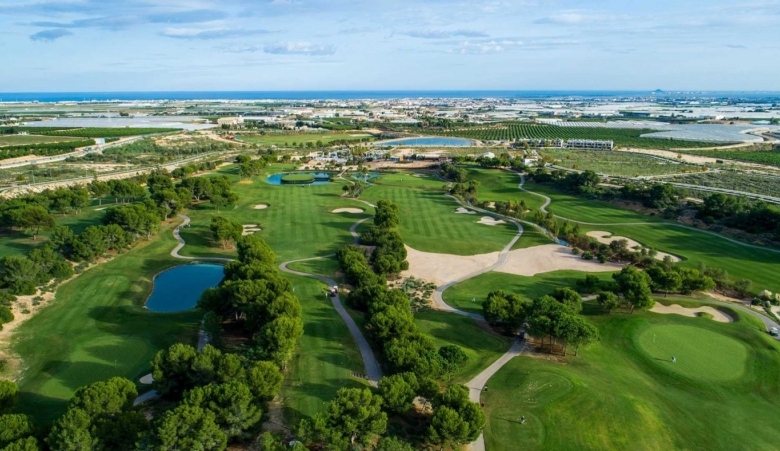 VILLAS DE OBRA NUEVA EN PILAR DE LA HORADADA EN EL CAMPO DE GOLF