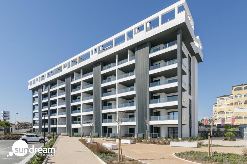 APARTAMENTO DE 2 DORM. EN PLANTA BAJA DE NUEVA CONSTRUCCIÓN EN TORREVIEJA A SOLO 700M DE LA PLAYA