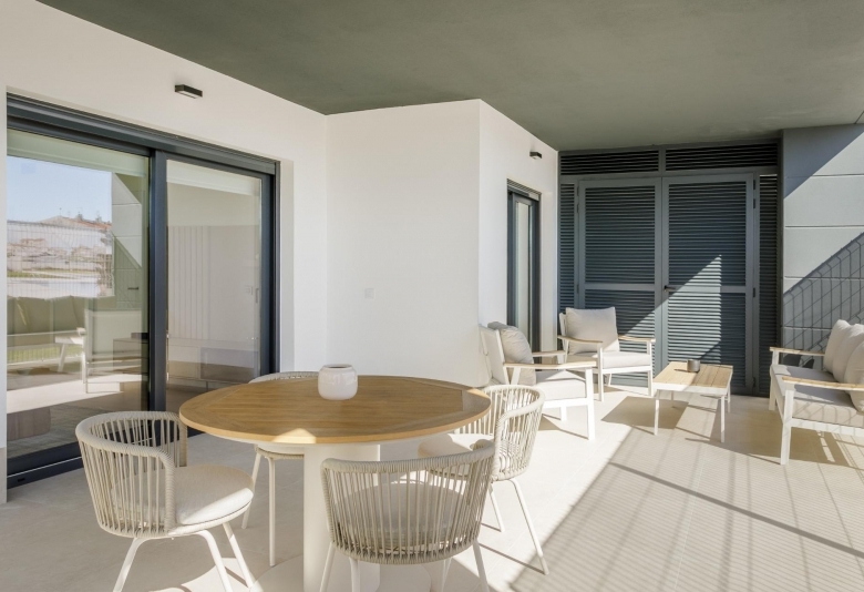 APARTAMENTO DE 2 DORM. EN PLANTA BAJA DE NUEVA CONSTRUCCIÓN EN TORREVIEJA A SOLO 700M DE LA PLAYA