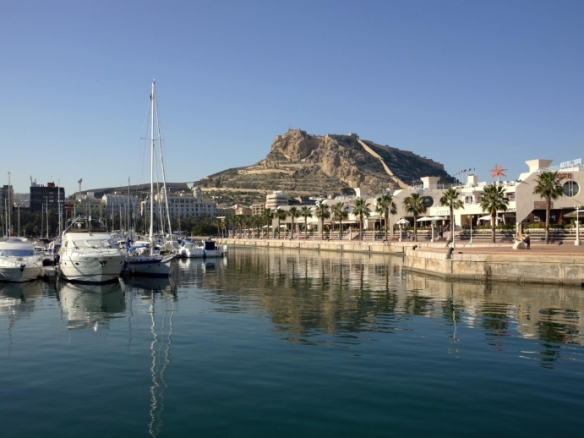 APARTAMENTO DE 2 DORM. EN PLANTA BAJA DE NUEVA CONSTRUCCIÓN EN TORREVIEJA A SOLO 700M DE LA PLAYA