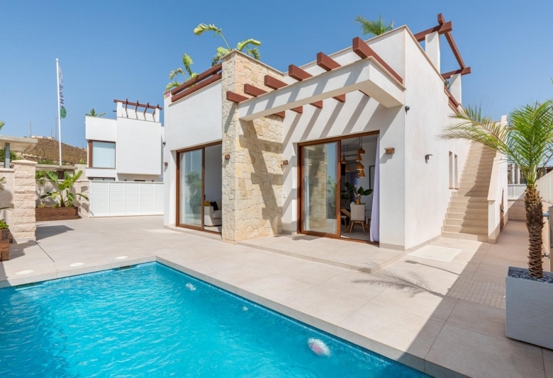 ESTUPENDA VILLA DE 3 DORM. DE NUEVA CONSTRUCCIÓN EN VERA, ALMERIA