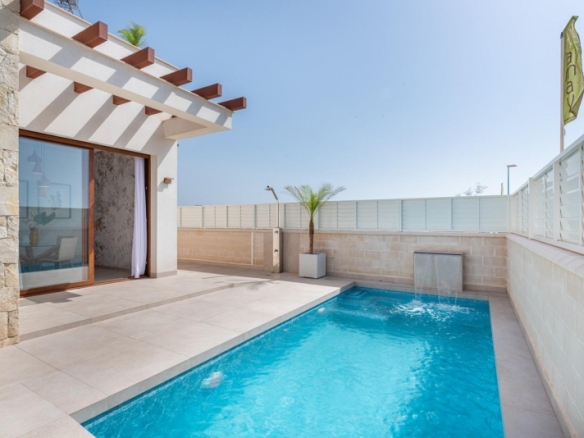 ESTUPENDA VILLA DE 3 DORM. DE NUEVA CONSTRUCCIÓN EN VERA, ALMERIA