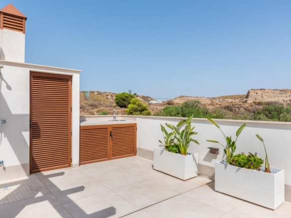 ESTUPENDA VILLA DE 3 DORM. DE NUEVA CONSTRUCCIÓN EN VERA, ALMERIA