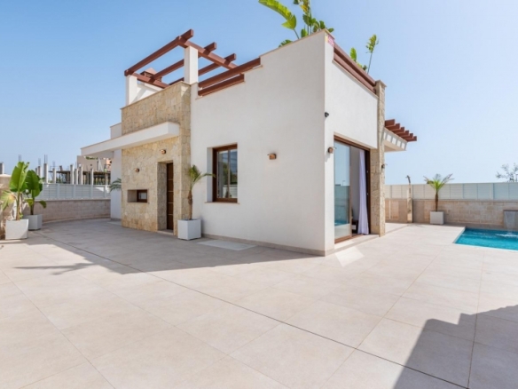 ESTUPENDA VILLA DE 3 DORM. DE NUEVA CONSTRUCCIÓN EN VERA, ALMERIA