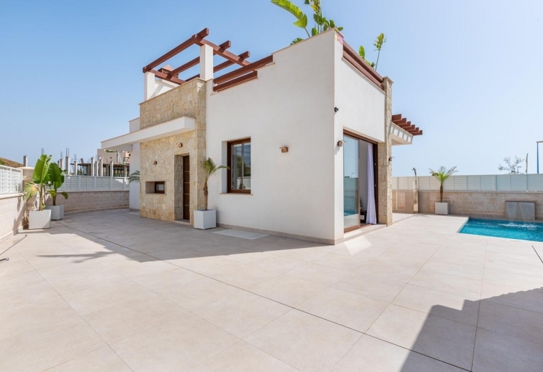 ESTUPENDA VILLA DE 3 DORM. DE NUEVA CONSTRUCCIÓN EN VERA, ALMERIA