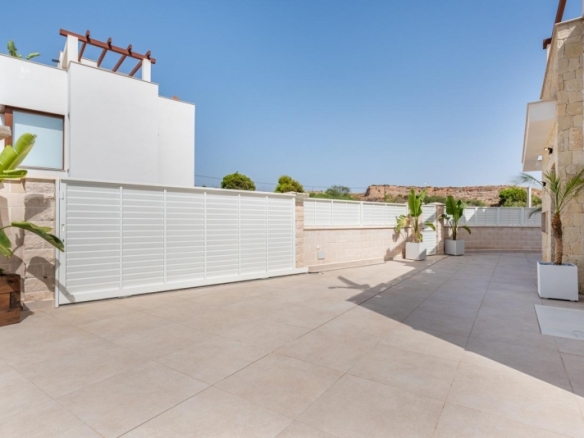 ESTUPENDA VILLA DE 3 DORM. DE NUEVA CONSTRUCCIÓN EN VERA, ALMERIA