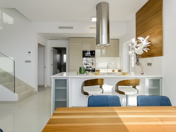 PRECIOSA VILLA MODERNA DE 3 DORM. DE NUEVA CONSTRUCCIÓN EN VERA, ALMERIA