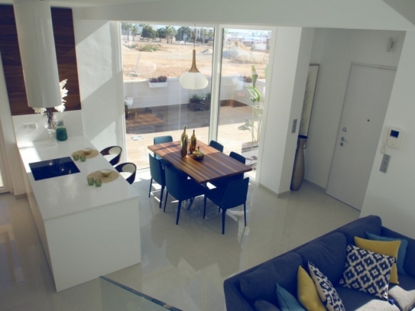 PRECIOSA VILLA MODERNA DE 3 DORM. DE NUEVA CONSTRUCCIÓN EN VERA, ALMERIA