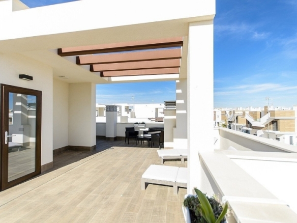 PRECIOSA VILLA MODERNA DE 3 DORM. DE NUEVA CONSTRUCCIÓN EN VERA, ALMERIA