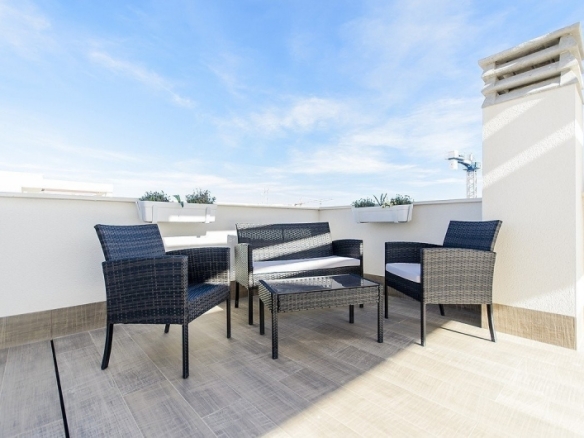 PRECIOSA VILLA MODERNA DE 3 DORM. DE NUEVA CONSTRUCCIÓN EN VERA, ALMERIA