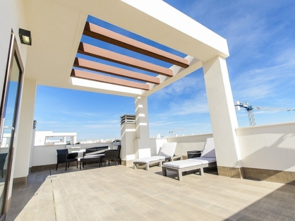 PRECIOSA VILLA MODERNA DE 3 DORM. DE NUEVA CONSTRUCCIÓN EN VERA, ALMERIA