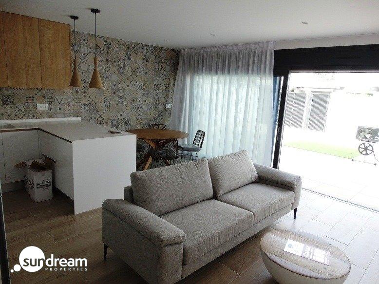 VILLA PAREADA DE NUEVA CONSTRUCCIÓN EN PILAR DE LA HORADADA