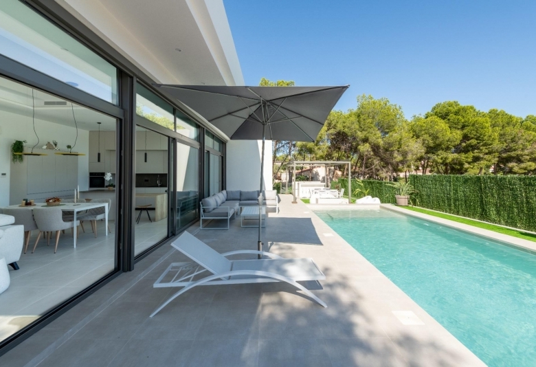 EXCLUSIVA VILLA MODERNA DE NUEVA CONSTRUCCIÓN EN PINAR DE CAMPOVERDE