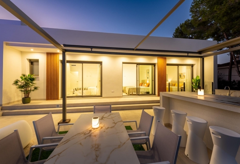 EXCLUSIVA VILLA MODERNA DE NUEVA CONSTRUCCIÓN EN PINAR DE CAMPOVERDE