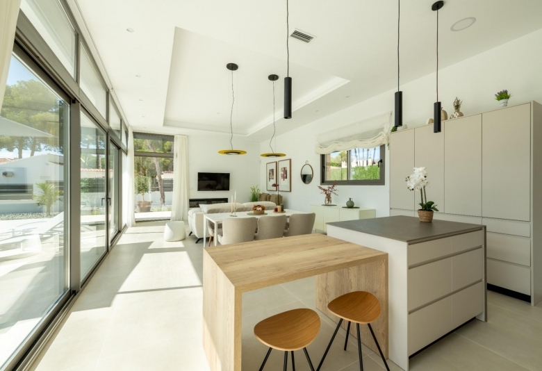 EXCLUSIVA VILLA MODERNA DE NUEVA CONSTRUCCIÓN EN PINAR DE CAMPOVERDE