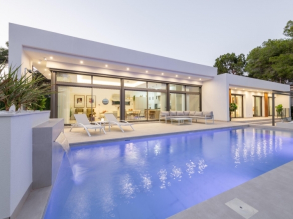 EXCLUSIVA VILLA MODERNA DE NUEVA CONSTRUCCIÓN EN PINAR DE CAMPOVERDE