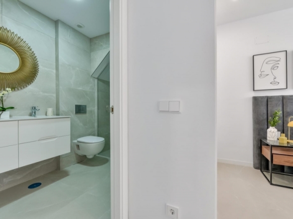 FABULOSO ÁTICO EN RESIDENCIAL DE LUJO CON VISTAS AL MAR EN FINESTRAT.
