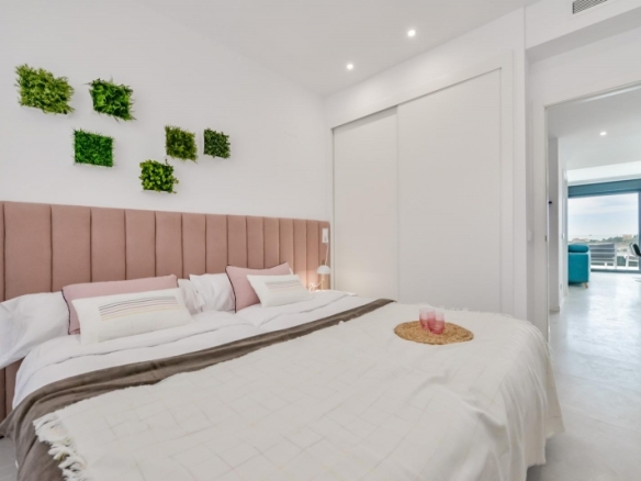 FABULOSO ÁTICO EN RESIDENCIAL DE LUJO CON VISTAS AL MAR EN FINESTRAT.