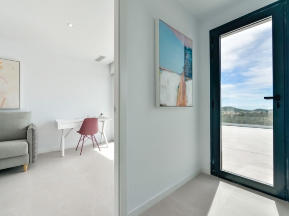 FABULOSO ÁTICO EN RESIDENCIAL DE LUJO CON VISTAS AL MAR EN FINESTRAT.