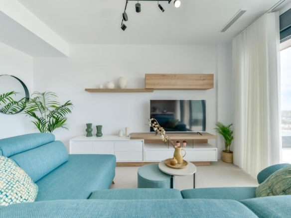 FABULOSO ÁTICO EN RESIDENCIAL DE LUJO CON VISTAS AL MAR EN FINESTRAT.